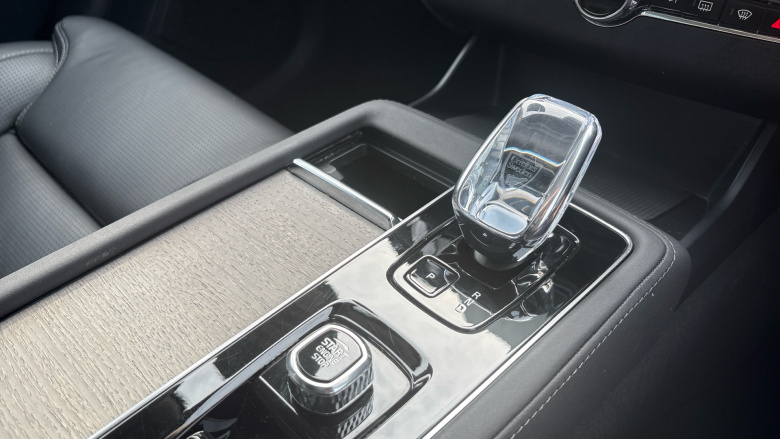 Volvo XC90 2.0 T8 PHEV Ultra Dark 5dr AWD Geartronic Estate